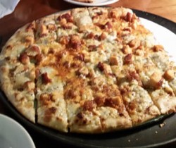 Gibbys Buffalo Chicken pizza